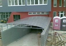 Prestrešenie vchod garáže